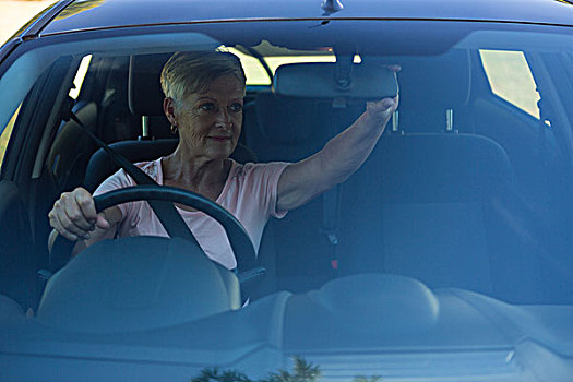 老年,女人,看,后视镜,驾驶,汽车,活力老人