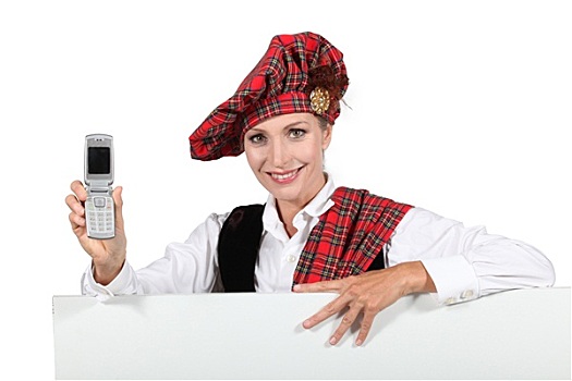 女人,苏格兰人,装束,手机,广告板,左边,留白,信息