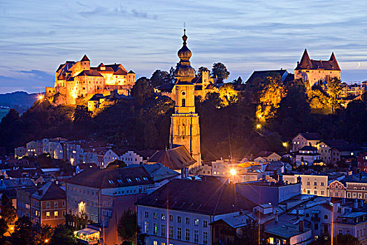 城镇风光,城堡,教区教堂,夜晚,上巴伐利亚,巴伐利亚,德国,欧洲