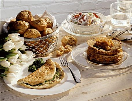 早餐桌,煎蛋饼,松糕,牛奶什锦早餐,薄烤饼