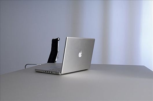 苹果电脑,椅子,左边