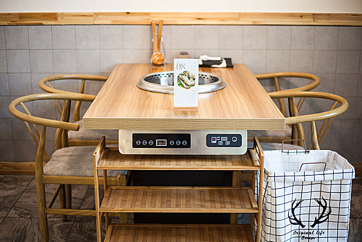 快餐店木质桌椅餐具