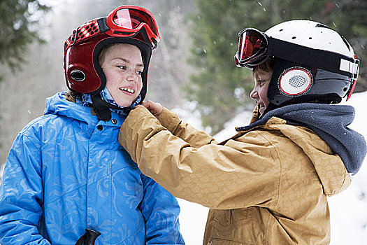 男孩,帮助,女孩,向上,滑雪,头盔