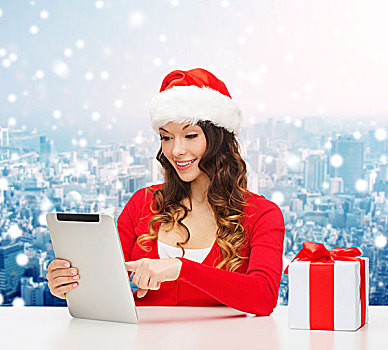 圣诞节,休假,科技,人,概念,微笑,女人,圣诞老人,帽子,礼盒,平板电脑,电脑,上方,雪,城市,背景