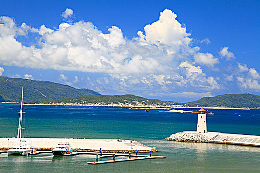 亚龙湾海岸风光