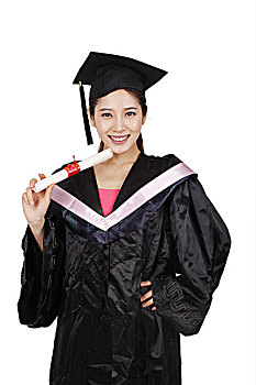 年轻女学生拿着毕业证书