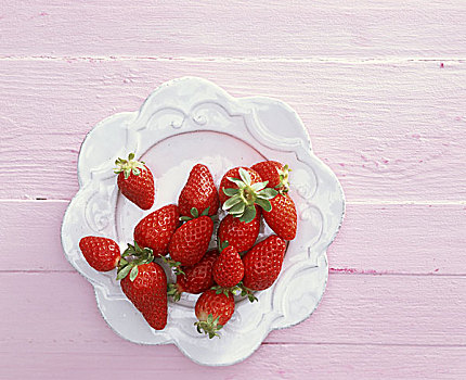 草莓,白色背景,盘子