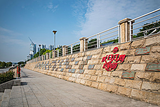 武汉汉口江滩公园爱情墙