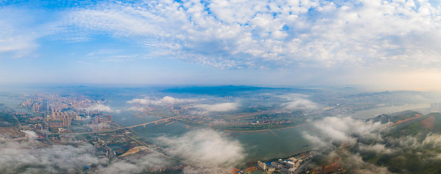 广西梧州,云雾飘渺似仙境