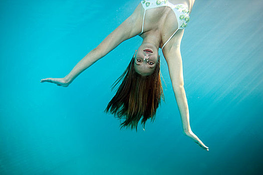 女孩,肖像,倒立,水下