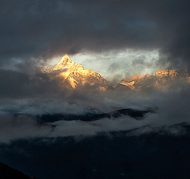 日照金山,梅里雪山