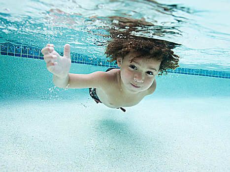 美国,犹他,男孩,4-5岁,游泳,游泳池