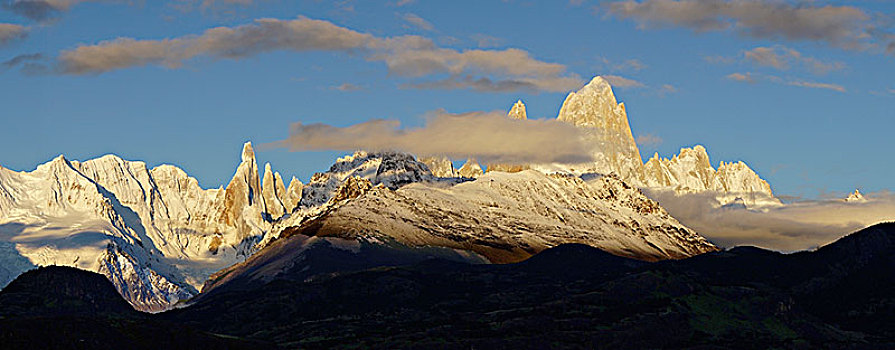 积雪,山脉,日出,洛斯格拉希亚雷斯国家公园,省,巴塔哥尼亚,阿根廷,南美