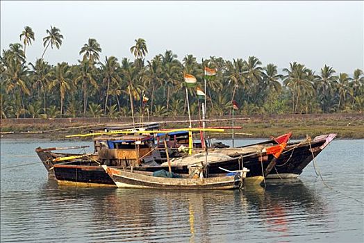 印度,马哈拉施特拉邦,渔船,河
