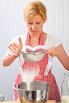 女人,筛,面粉,搅拌碗