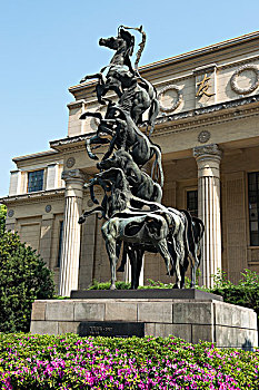 上海静安区雕塑飞跃的马