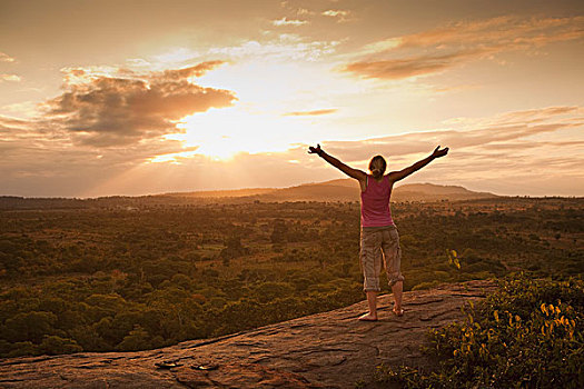 女人,抬臂,暮色天空,莫桑比克,非洲