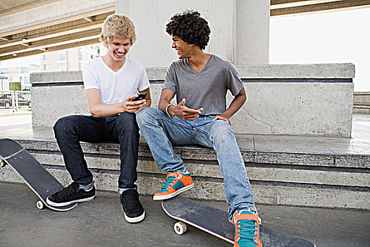 青少年,男孩,滑板,手机