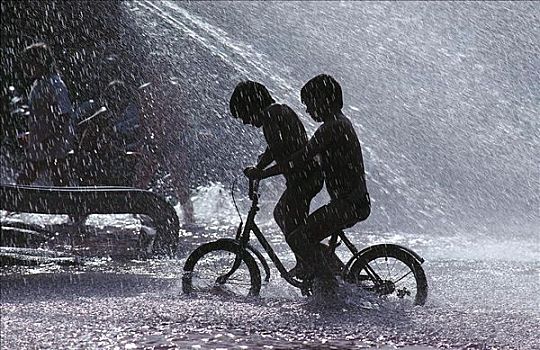 孩子,自行车,喷泉,夏天,水,德国,欧洲