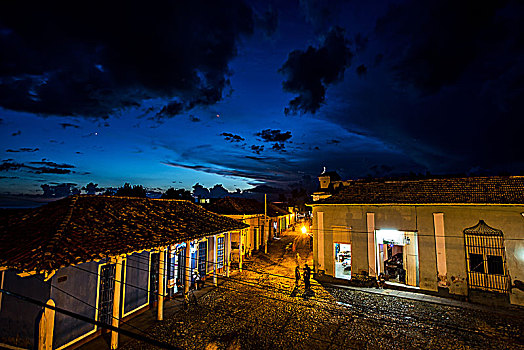 古巴-特立达尼的夜景