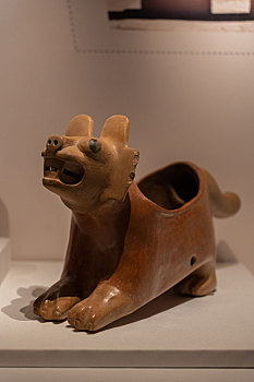 秘鲁兰巴里·奥里维拉博物馆迪亚瓦纳科文化陶猫科动物形香炉