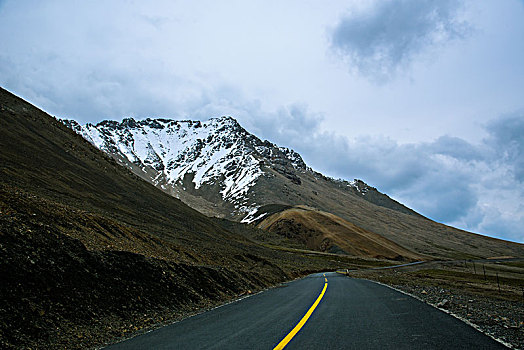 雪山草原公路