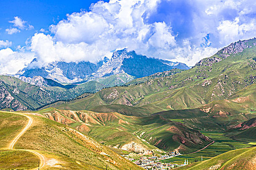 青海祁连县卓尔山美景