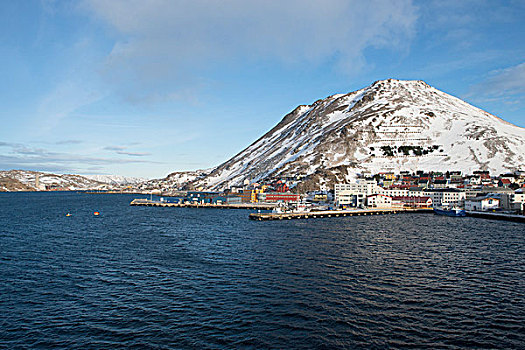 城镇风光,码头,积雪,山,霍宁斯沃格,岛屿,挪威,欧洲