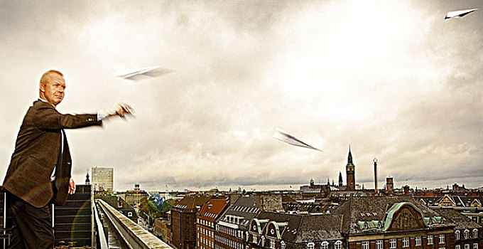 商务人士,飞,纸飞机,房顶,哥本哈根,城市,丹麦