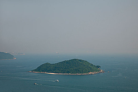 香港海洋公园海洋摩天塔上远眺浅水湾海湾中的游艇