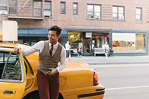 时髦,中年,男人,黄色出租车,门,西部,乡村,曼哈顿,美国
