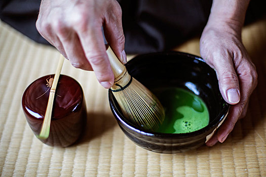 俯拍,特写,传统,日本茶,典礼,男人,竹子,搅拌器,准备,抹茶