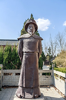 康熙塑像,拍摄于山东省滨州市惠民县孙子兵法城