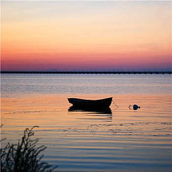 孤单,划桨船,静水,日落