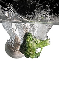 花椰菜,洋蘑菇,水