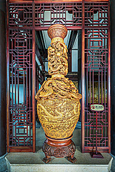 刘公岛博览园云龙花瓶雕刻