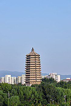 北京玲珑公园的慈寿寺塔