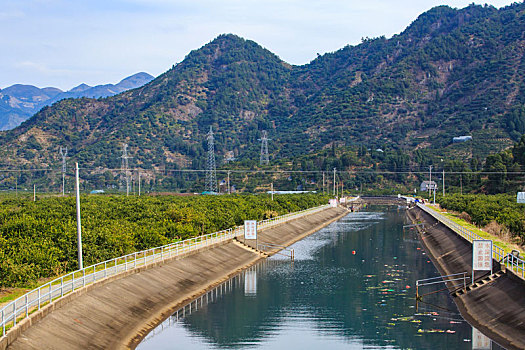 村庄,房子,倒影,小溪,水