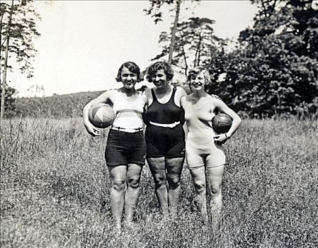 历史,照片,三个女人,运动,服装,两个,球