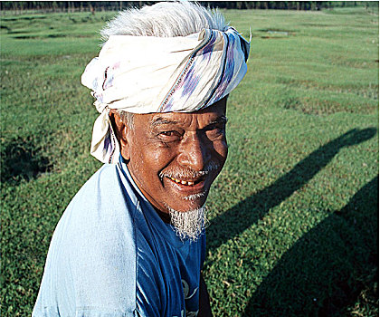 老人,孟加拉,十二月,2006年
