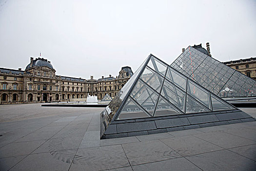 卢浮宫,金字塔,玻璃金字塔