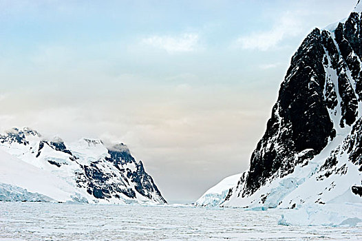 山峦,浮冰,雷麦瑞海峡,南极半岛,南极