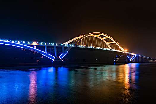 雾里的五缘湾夜景