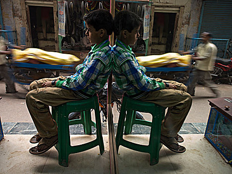 男孩,头像,坐,凳子,瓦拉纳西,北方邦,印度
