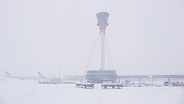 机场,雪中