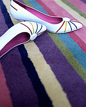特写,白色,鞋,彩色,条纹,地毯