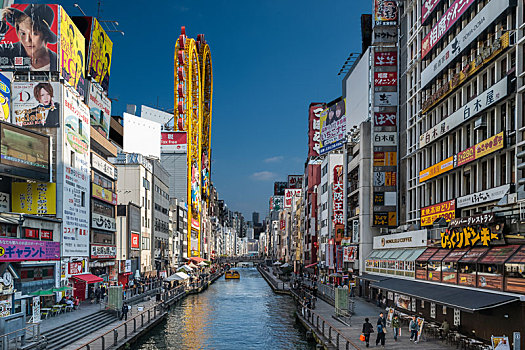 大阪一座水道构成的繁华都市