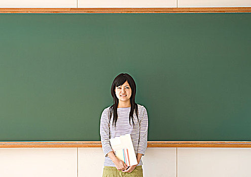 女学生,微笑,正面,黑板,校园,教室