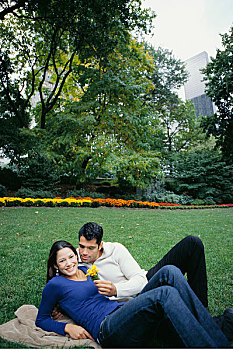 伴侣,躺下,中央公园,纽约,美国