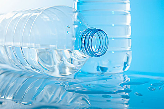 塑料瓶,水